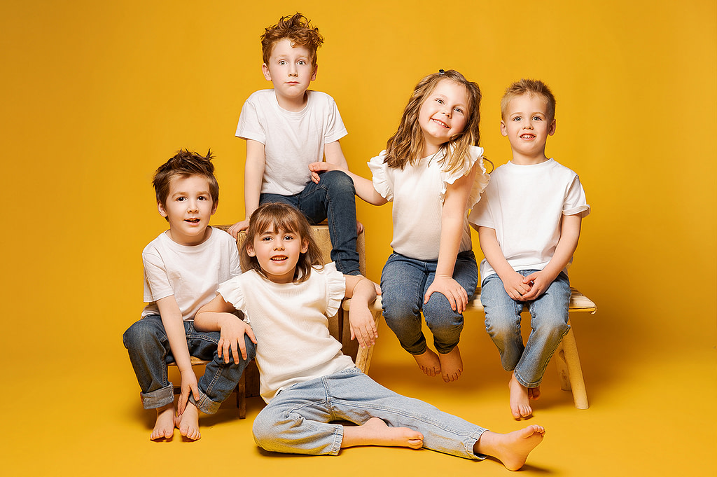 fratrie séance photo enfants tenue simple sans logo