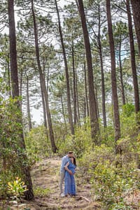 Justine et Pierre-Olivier séance photo grossesse Arcachon Cap-Ferret forêt de pins